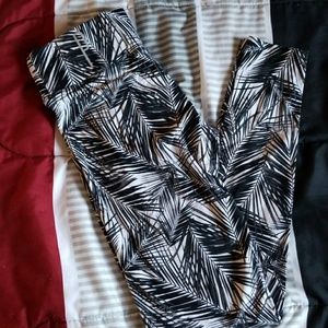 VS pink palm tree yoga size xs